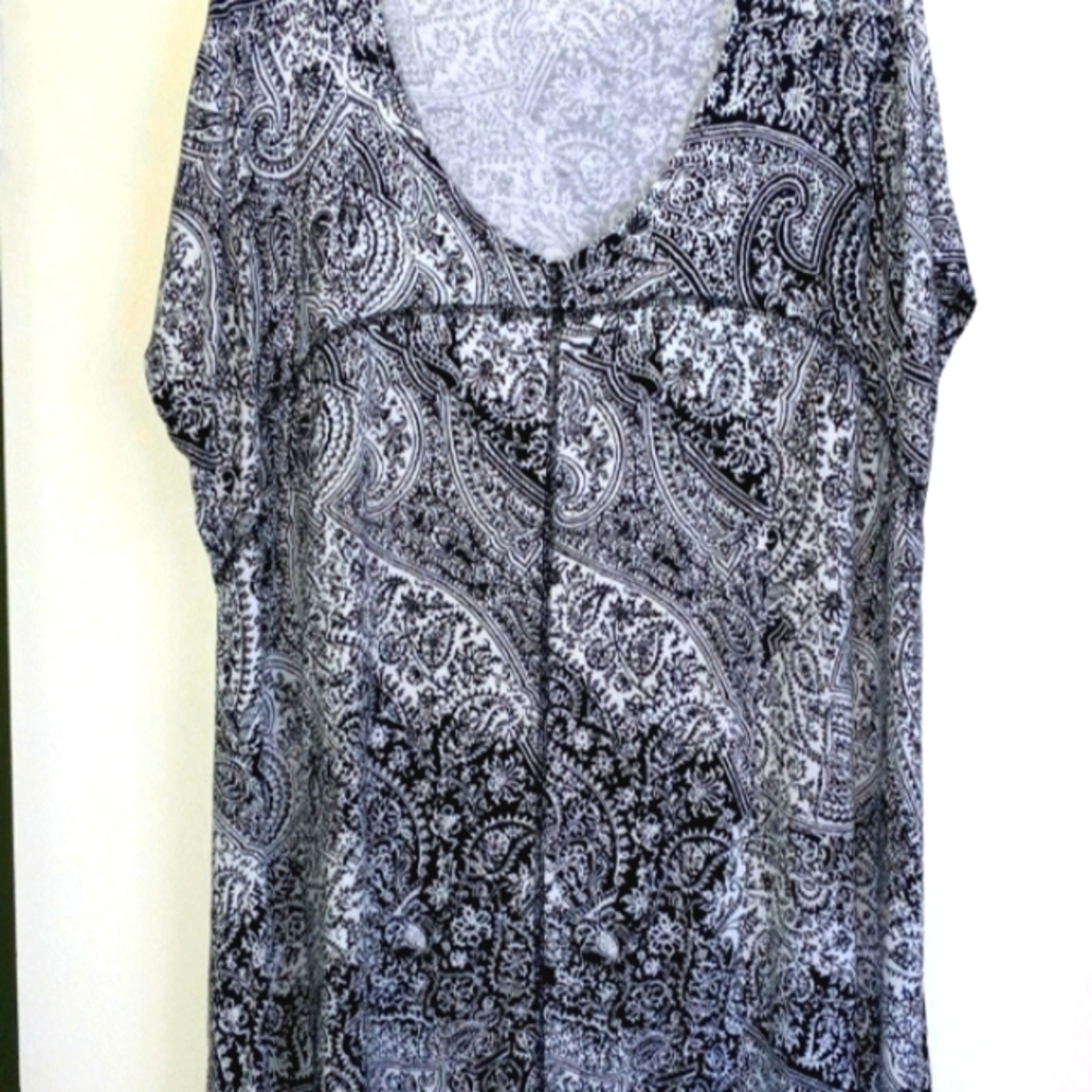 Artisan NY sleeveless v-neck top